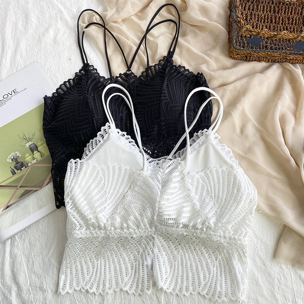 Sieviešu īss mežģīņu tops ar iestrādātiem paliktņiem