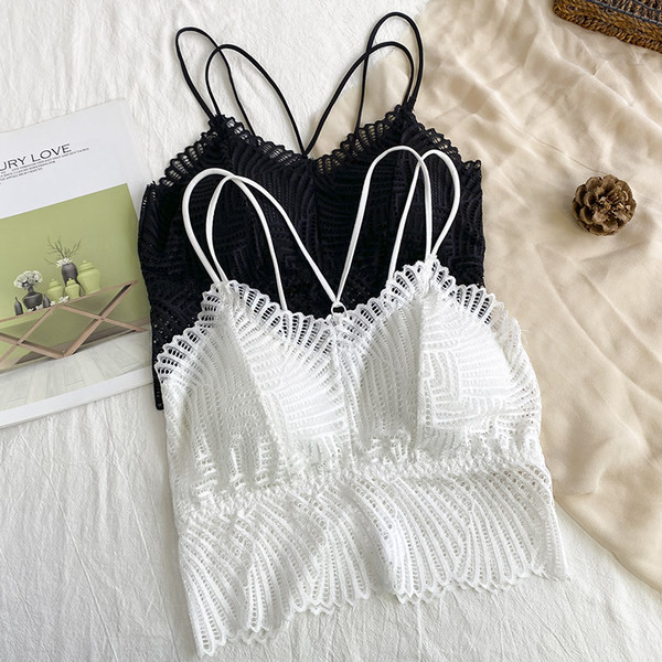 Sieviešu īss mežģīņu tops ar iestrādātiem paliktņiem