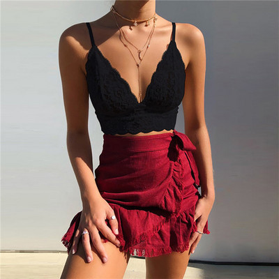 Mūsdienīgs sieviešu mežģīņu krūtis ar plānām lencēm