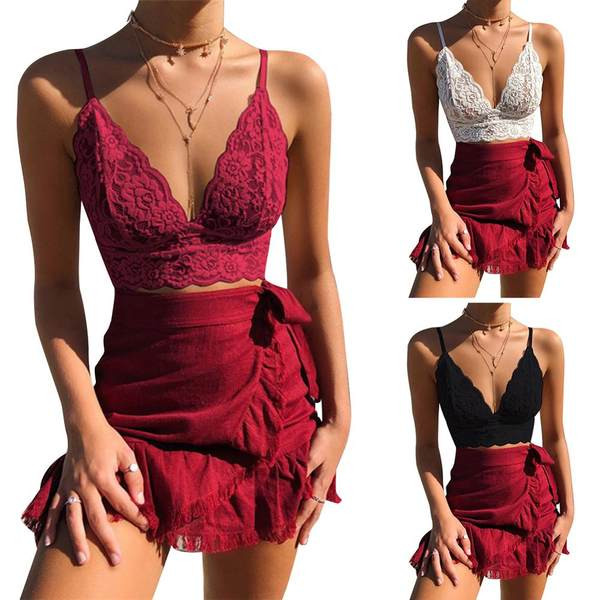 Mūsdienīgs sieviešu mežģīņu krūtis ar plānām lencēm