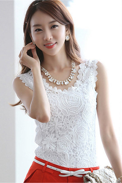 Stilīgs sieviešu mežģīņu tops ar ovālu kakla izgriezumu