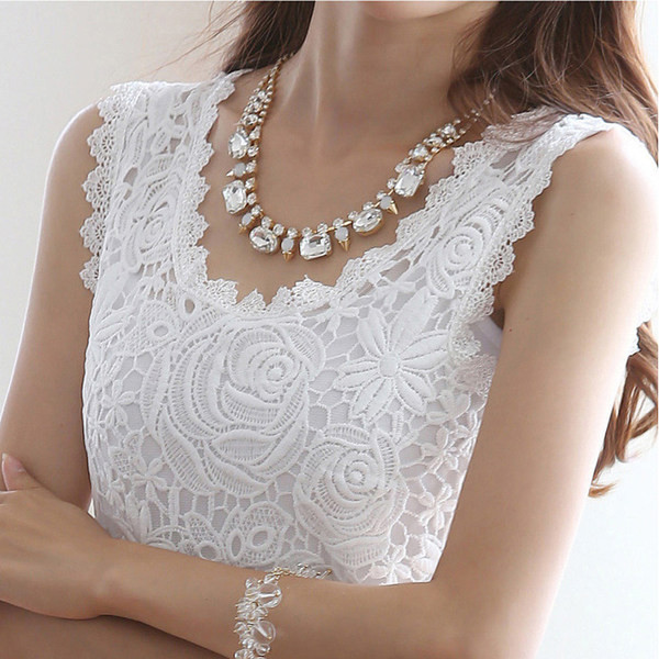 Stilīgs sieviešu mežģīņu tops ar ovālu kakla izgriezumu