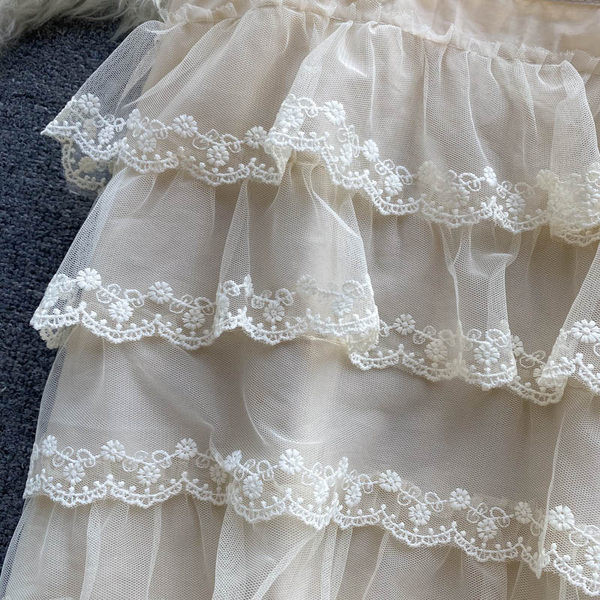 Sieviešu mežģīņu tops ar tilla lencēm