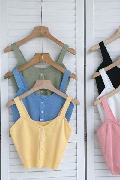 Maieu scurt de damă cu nasturi și bretele