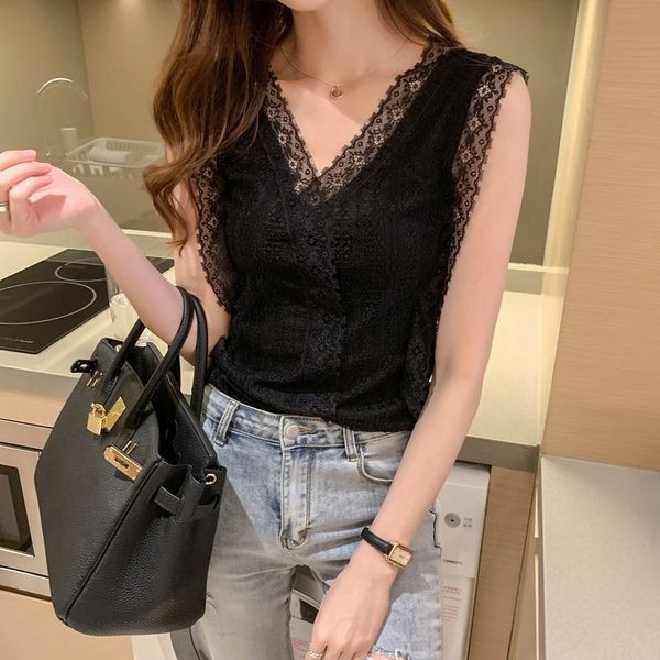 Γυναικείο αμάνικο δαντελωτό μπλουζάκι με λαιμόκοψη και φαρδιά λουράκια