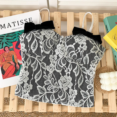 Bustiera dama din dantela cu panglici si bretele subtiri