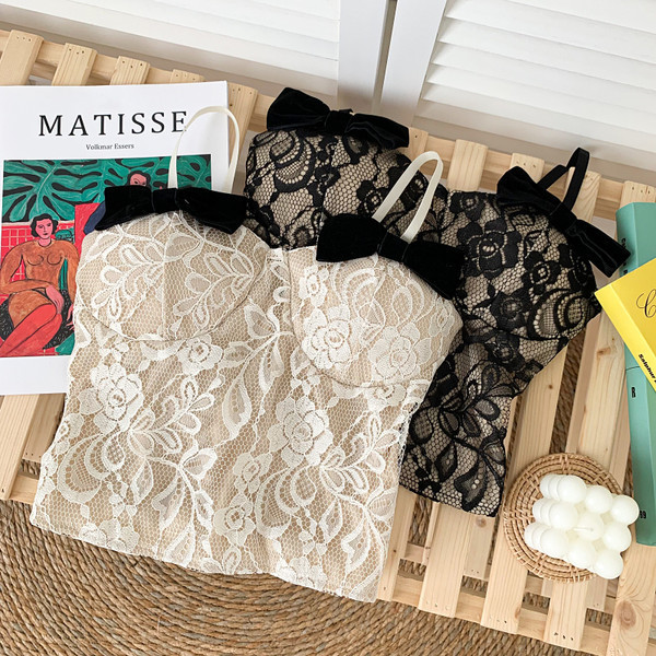 Bustiera dama din dantela cu panglici si bretele subtiri