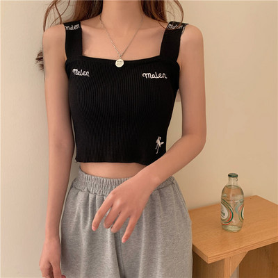 Sieviešu ikdienas īss tops ar izšūtu uzrakstu