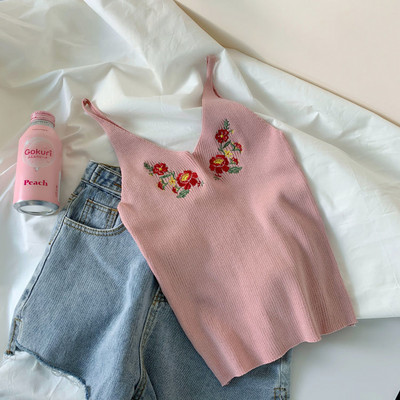 Top de damă din tricot subțire cu flori brodate