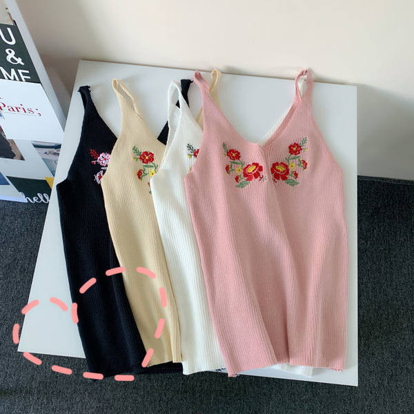 Top de damă din tricot subțire cu flori brodate