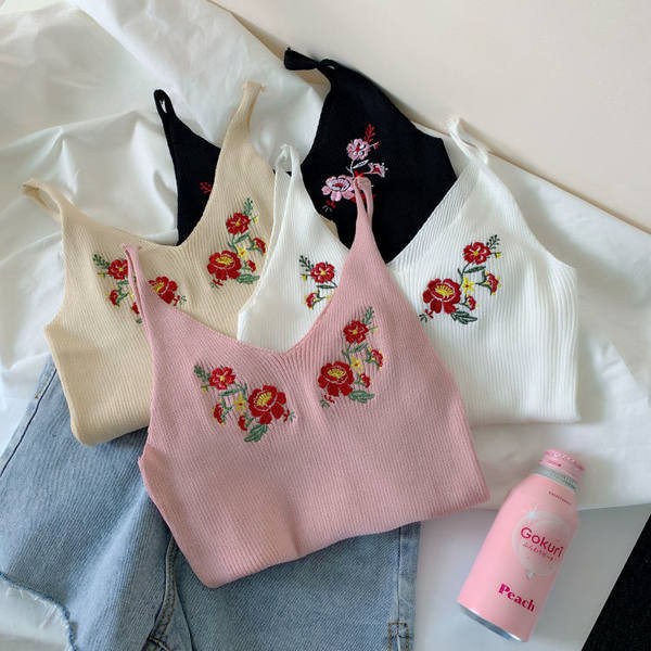 Top de damă din tricot subțire cu flori brodate