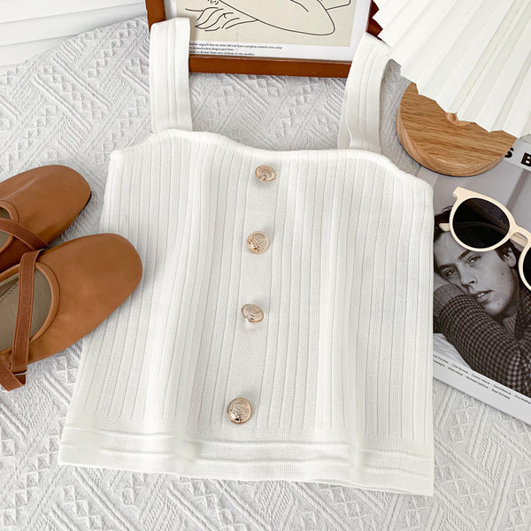 Jauna modeļa sieviešu topiņš ar pogām un platām lencēm