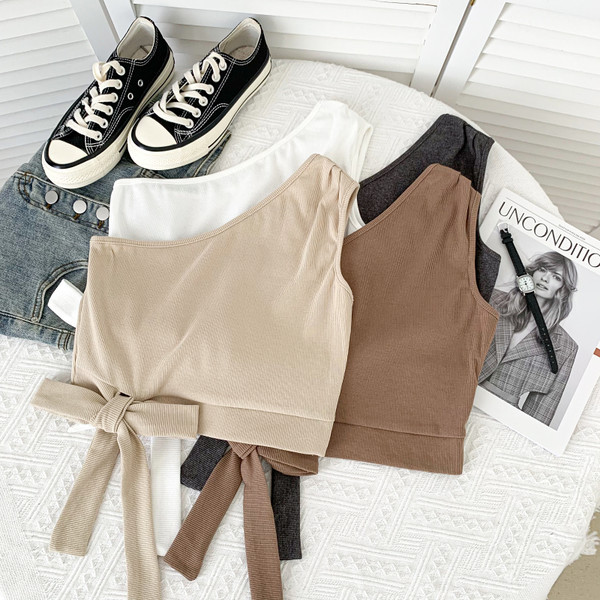 Ikdienas īss sieviešu topiņš ar vienu siksnu un lenti