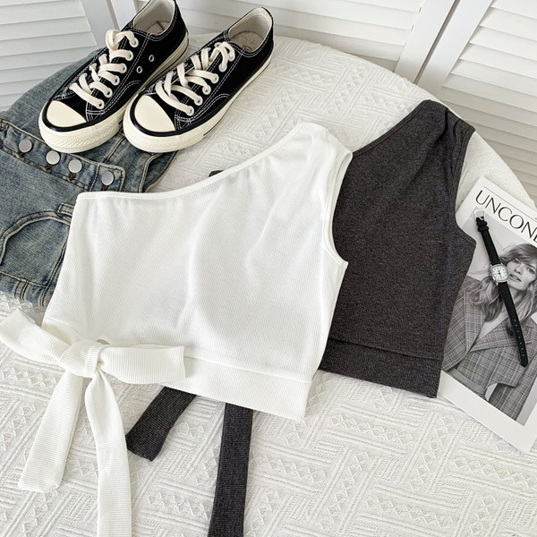 Ikdienas īss sieviešu topiņš ar vienu siksnu un lenti