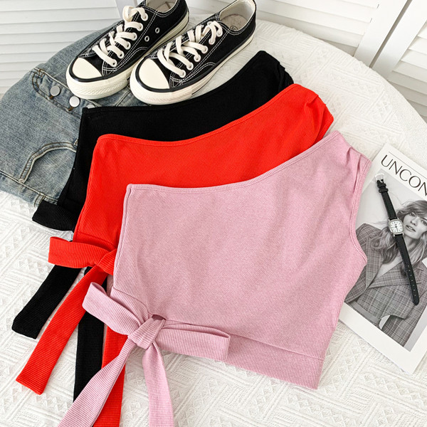 Ikdienas īss sieviešu topiņš ar vienu siksnu un lenti