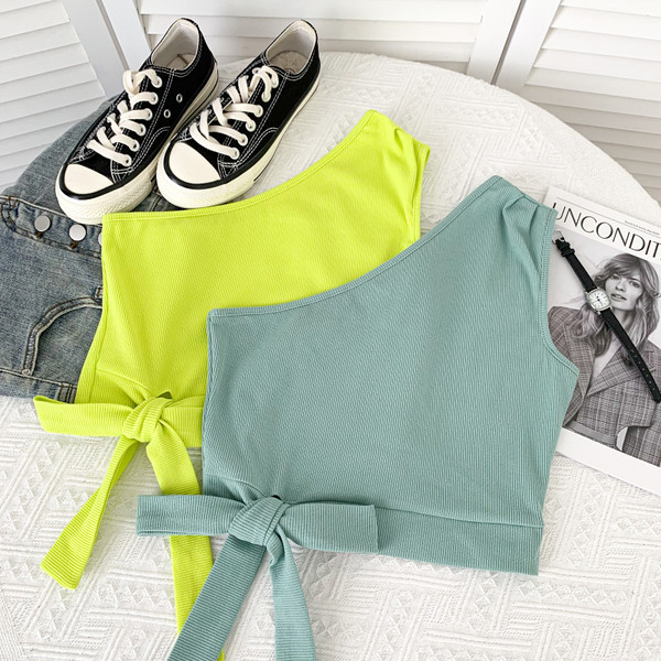 Ikdienas īss sieviešu topiņš ar vienu siksnu un lenti