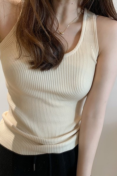 Sieviešu vienkrāsains tops ar O veida kakla izgriezumu