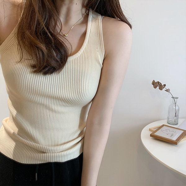 Sieviešu vienkrāsains tops ar O veida kakla izgriezumu