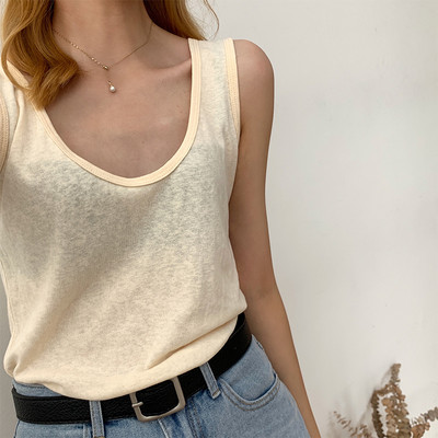 Sieviešu vienkrāsains kokvilnas tops ar ovālu kakla izgriezumu