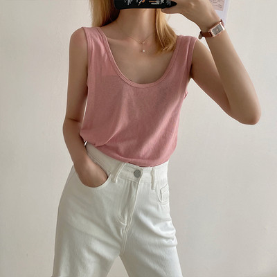 Sieviešu vienkrāsains kokvilnas tops ar ovālu kakla izgriezumu