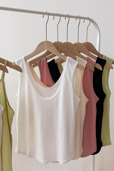 Sieviešu vienkrāsains kokvilnas tops ar ovālu kakla izgriezumu