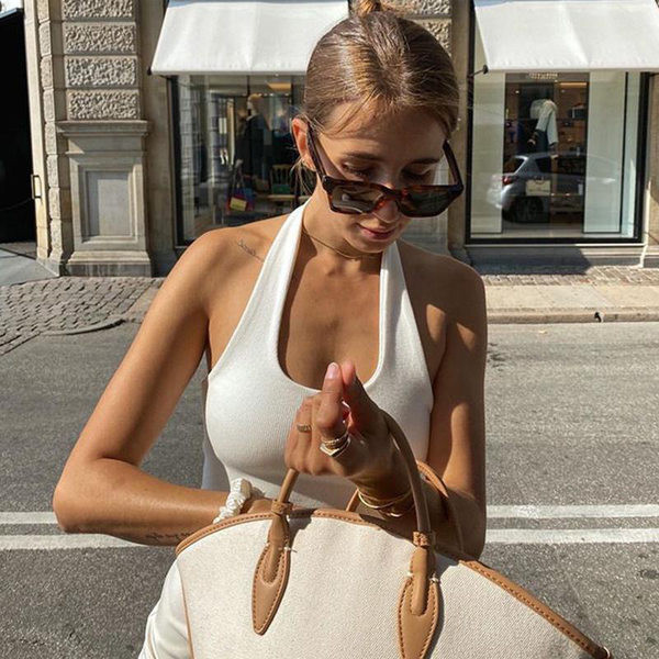 Sieviešu īss, vienkāršs modelis