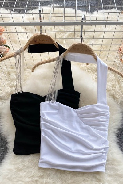 Дамски потник с метална декорация в бял и черен цвят 