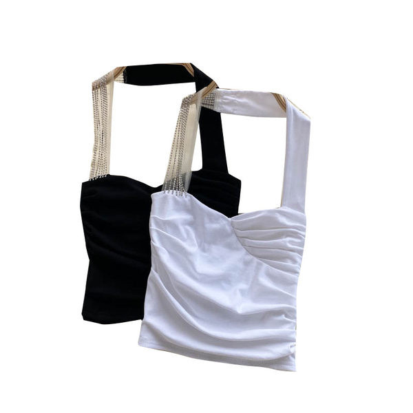 Дамски потник с метална декорация в бял и черен цвят 