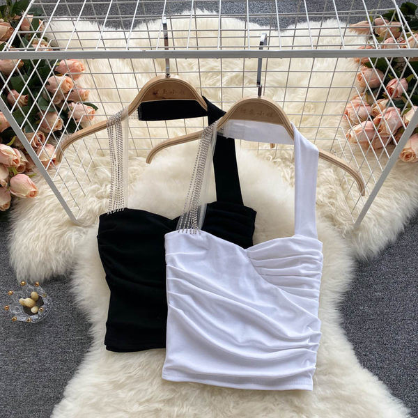 Дамски потник с метална декорация в бял и черен цвят 