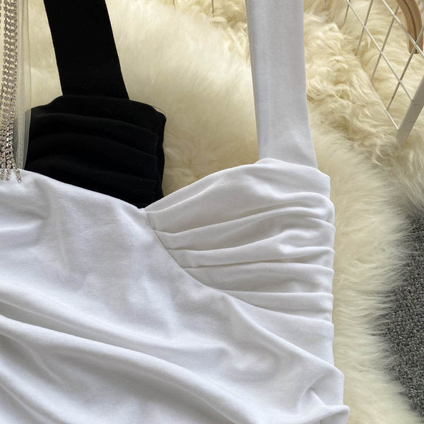 Дамски потник с метална декорация в бял и черен цвят 