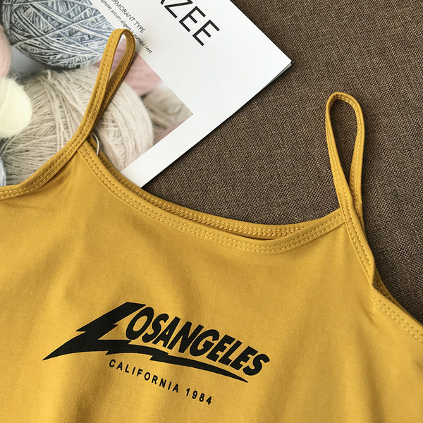 Дамски къс топ с тънки презрамки и надпис 