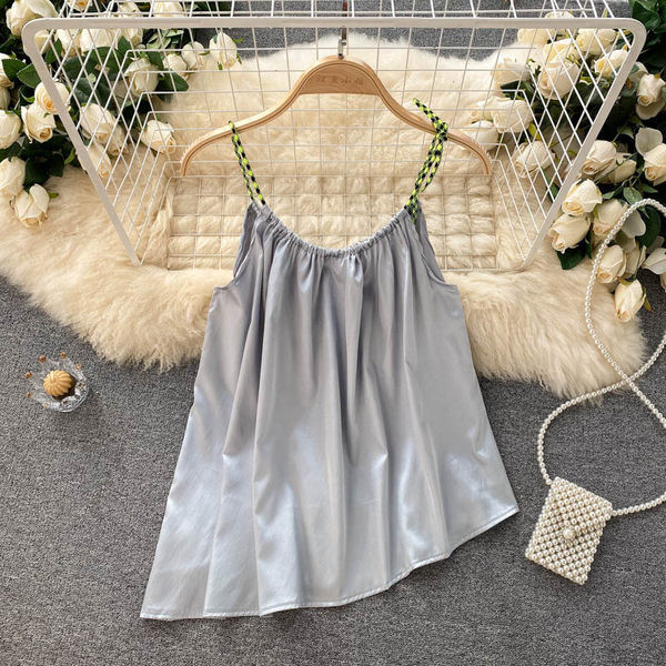 Sieviešu bikses asimetrisks modelis ar lencēm