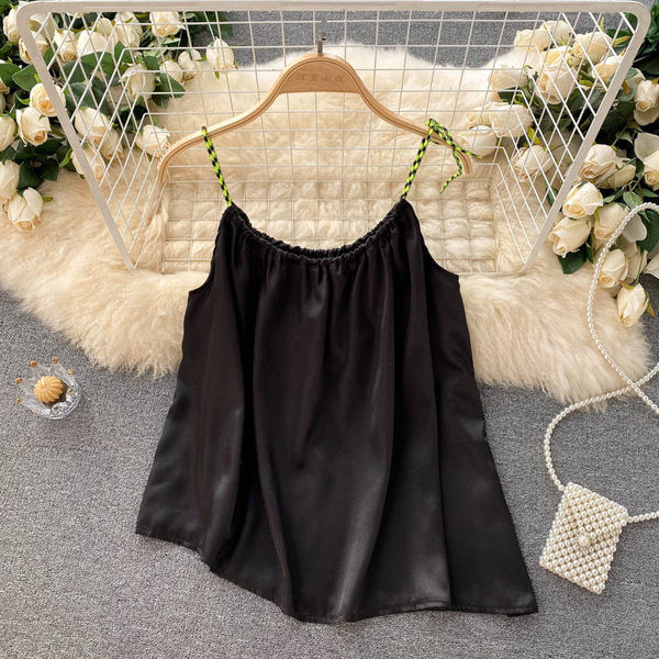 Sieviešu bikses asimetrisks modelis ar lencēm