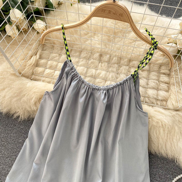 Sieviešu bikses asimetrisks modelis ar lencēm