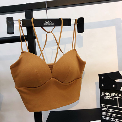 Īss sieviešu krūšu modelis ar plānām lencēm