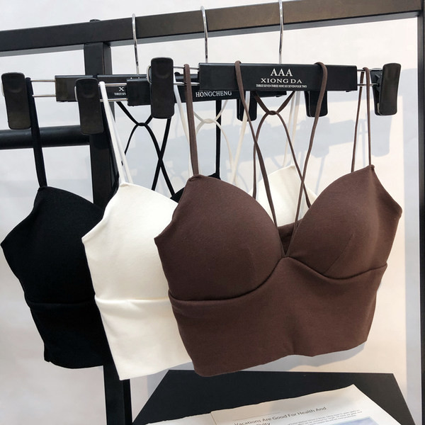 Īss sieviešu krūšu modelis ar plānām lencēm