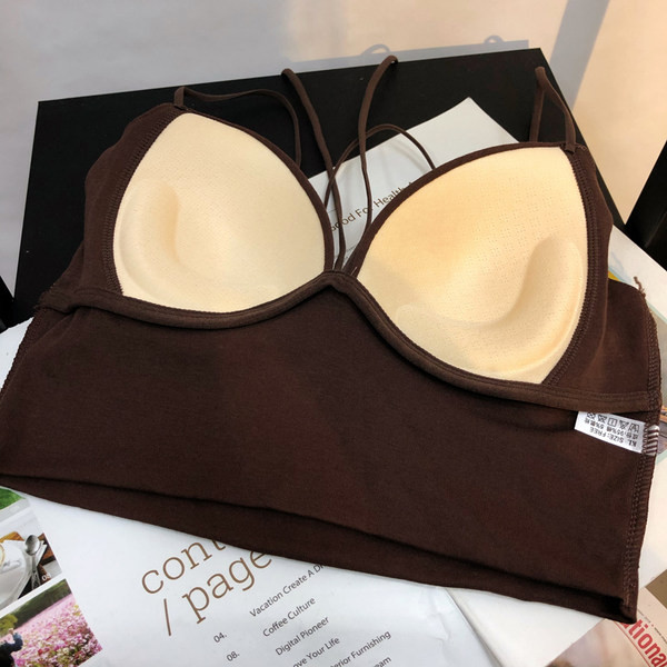 Īss sieviešu krūšu modelis ar plānām lencēm