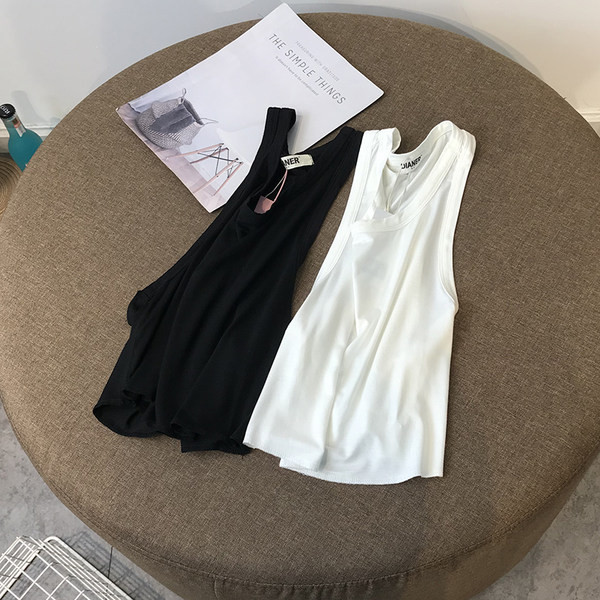 Sieviešu īss tops ar ovālu kakla izgriezumu