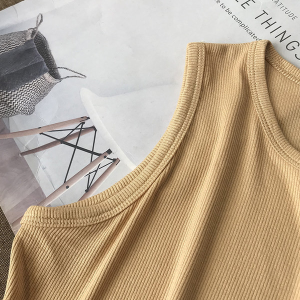 Top scurt de damă cu decolteu oval și bretele largi