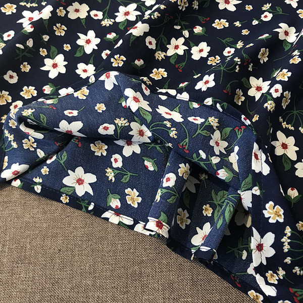 Maieu lat pentru femei, cu motive florale și bretele subțiri