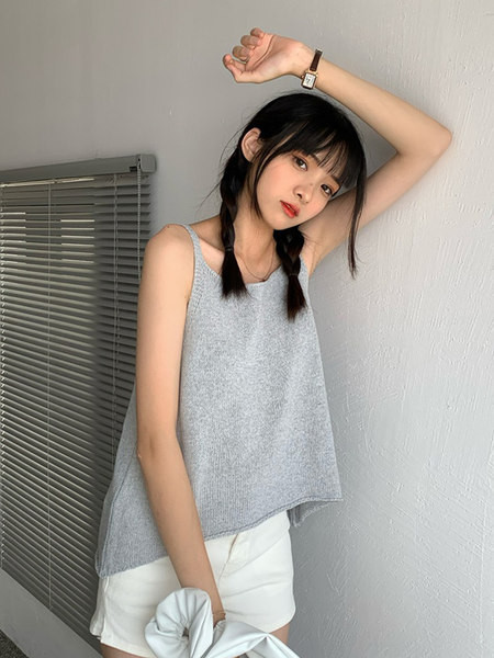 Ikdienas sieviešu topiņš ar lencēm - plats modelis