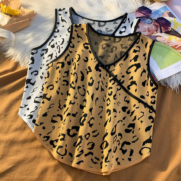 Top de damă model larg cu decolteu spitz în două culori