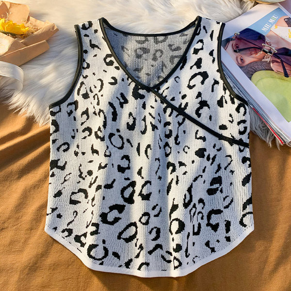 Top de damă model larg cu decolteu spitz în două culori