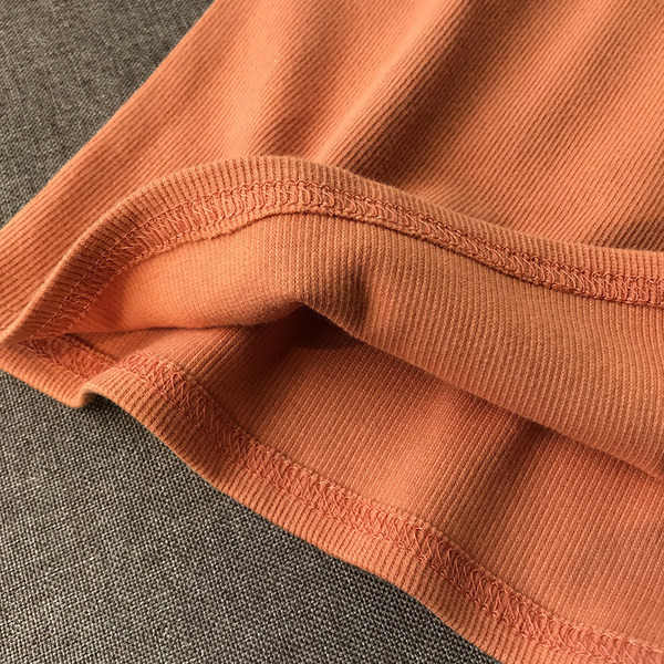 Дамски потник с овално деколте и бродиран надпис 