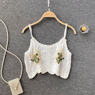 Sieviešu īss topus ar izšuvumiem un plānām lencēm