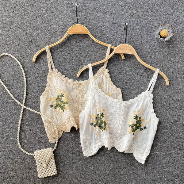 Sieviešu īss topus ar izšuvumiem un plānām lencēm