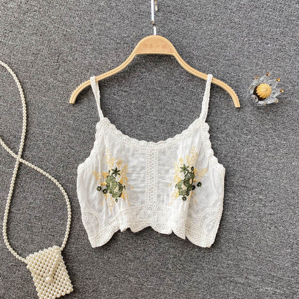 Sieviešu īss topus ar izšuvumiem un plānām lencēm