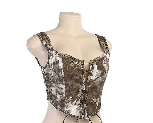 Mūsdienīgs sieviešu krūšu modelis ar saitēm