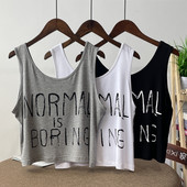 Ikdienas sieviešu tops ar platām lencēm un uzrakstu