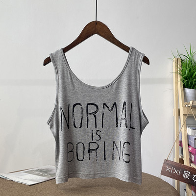 Ikdienas sieviešu tops ar platām lencēm un uzrakstu